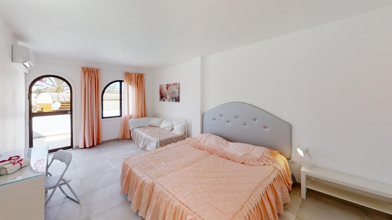 Vv Las Buganvillas Maspalomas - Cocina Y Habitaciones Con Banos Privados Экстерьер фото