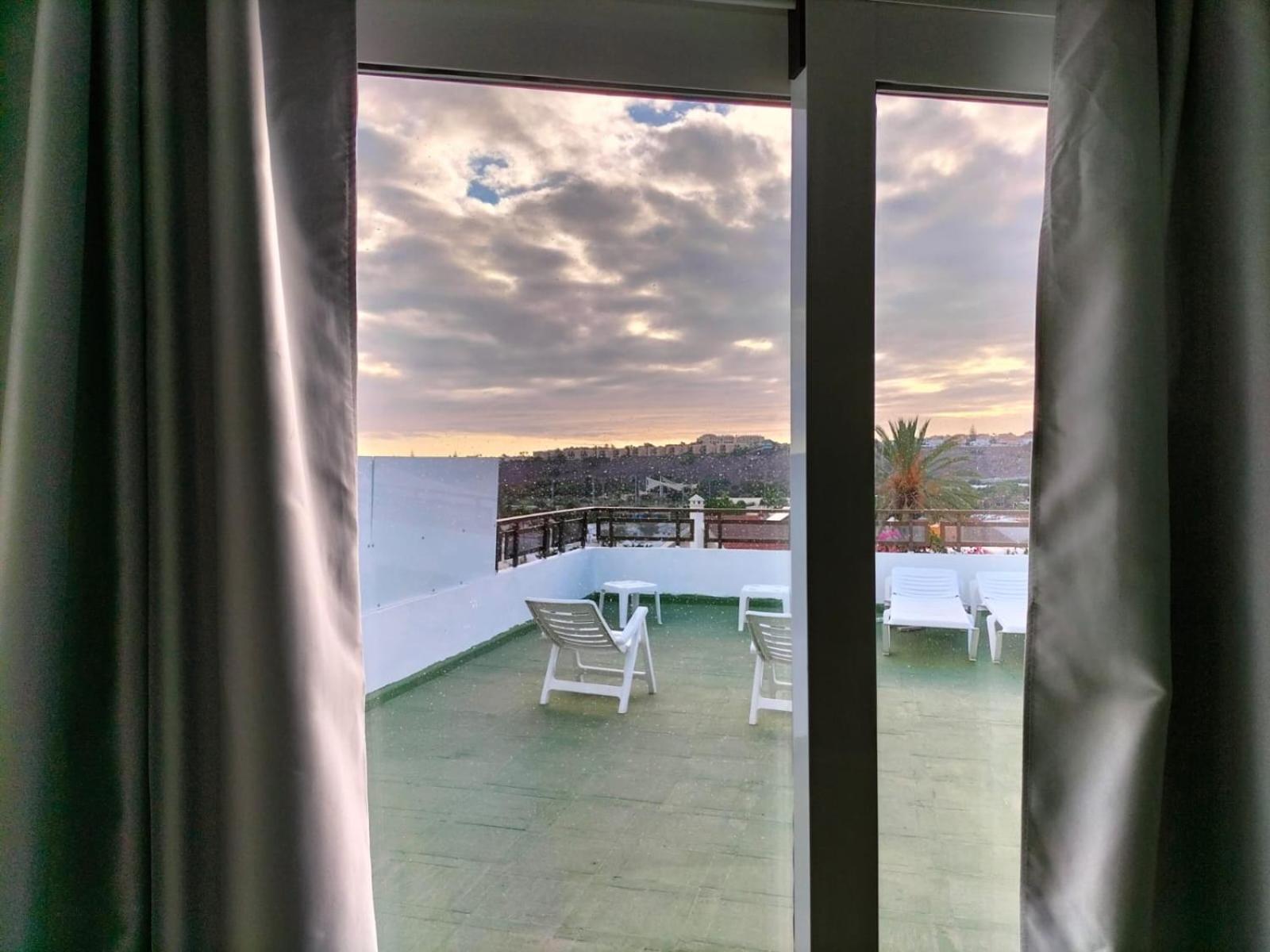 Vv Las Buganvillas Maspalomas - Cocina Y Habitaciones Con Banos Privados Экстерьер фото